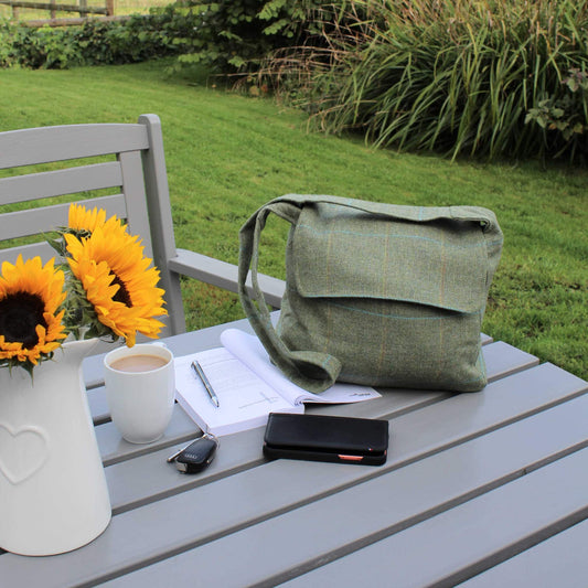 Natural & neutral fashion accessories